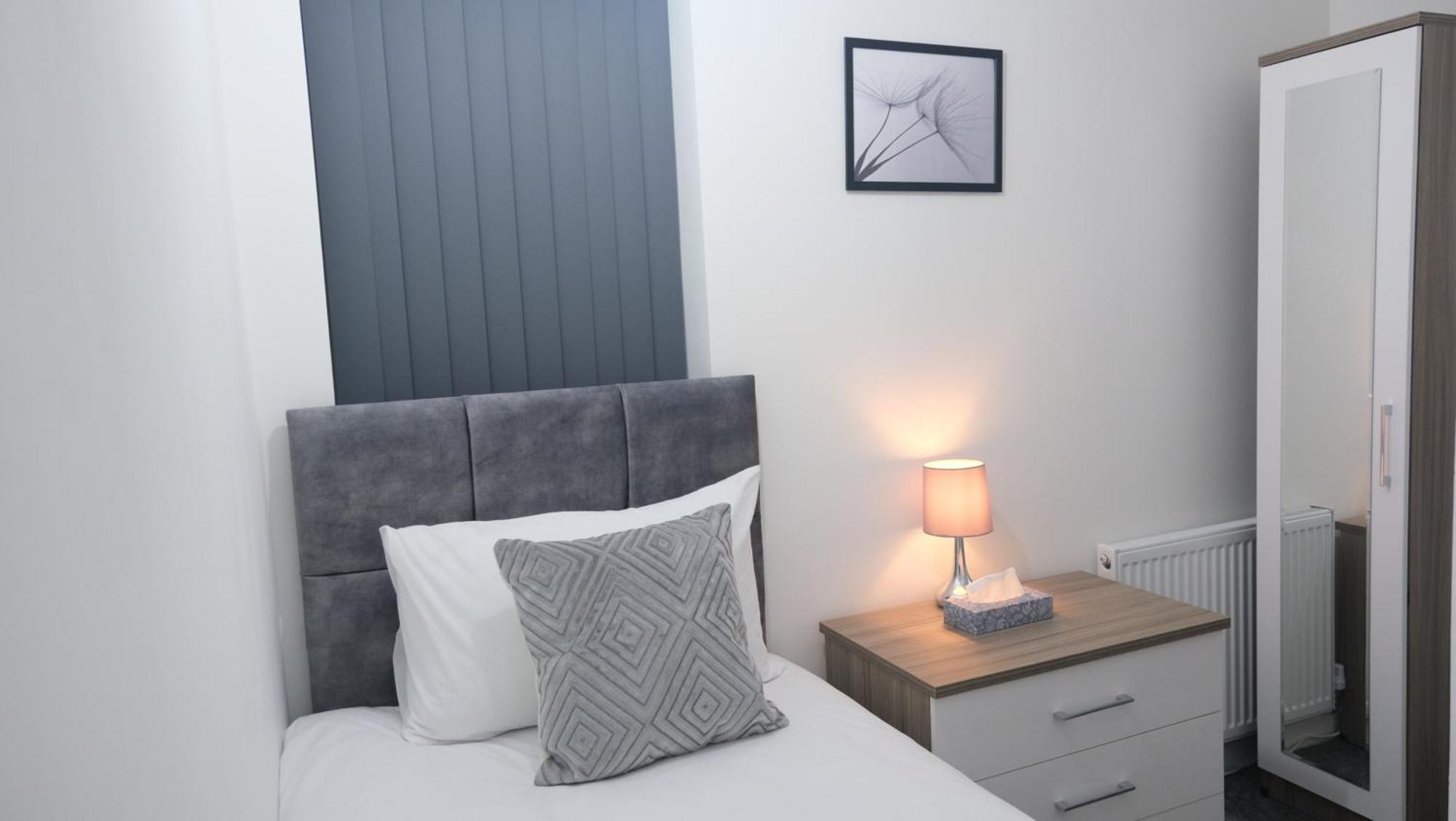 Modernized Three Bedroom House Near City Stadium, Attractions, City Centre - Sky N Netflix - Convenient Transport Manchester Dış mekan fotoğraf