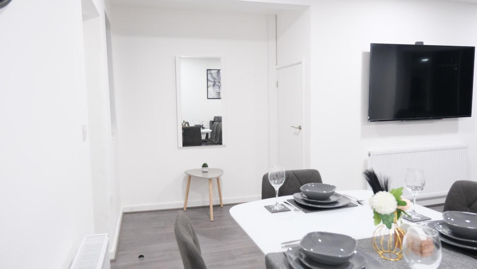 Modernized Three Bedroom House Near City Stadium, Attractions, City Centre - Sky N Netflix - Convenient Transport Manchester Dış mekan fotoğraf